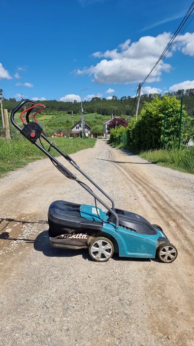 Masina de tuns iarba Makita electrica