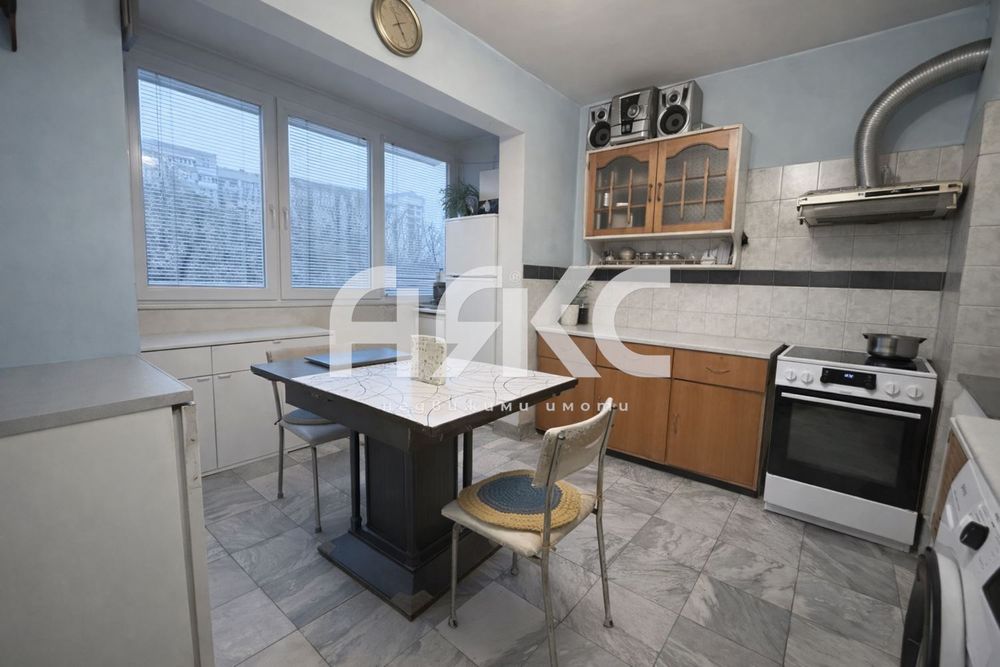 Продава се Тристаен апартамент в София, Люлин 7 - 83 кв.м за 1328 €/кв.м - Снимка #2