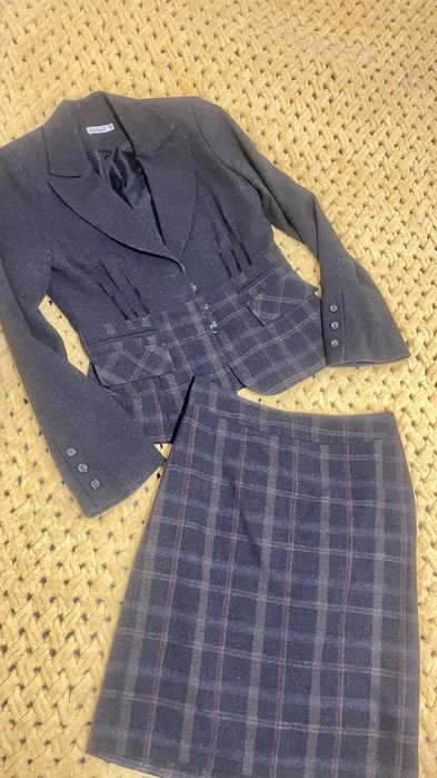 Елегантен костюм-Stella Belcheva 18 Еuro