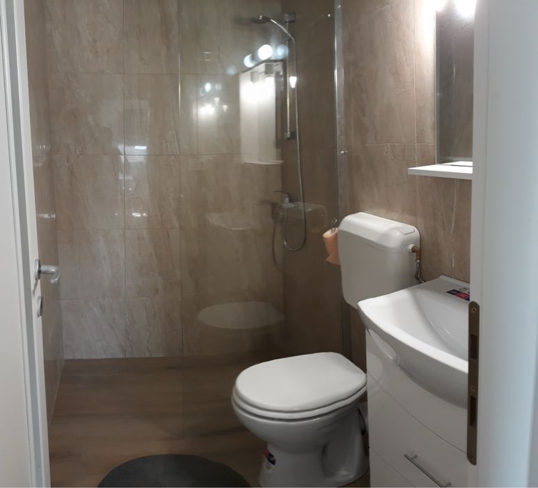 Inchiriem apartament