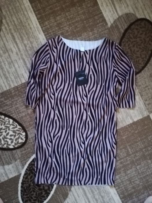 Рокля с животински принт. Нова. Стои много добре.