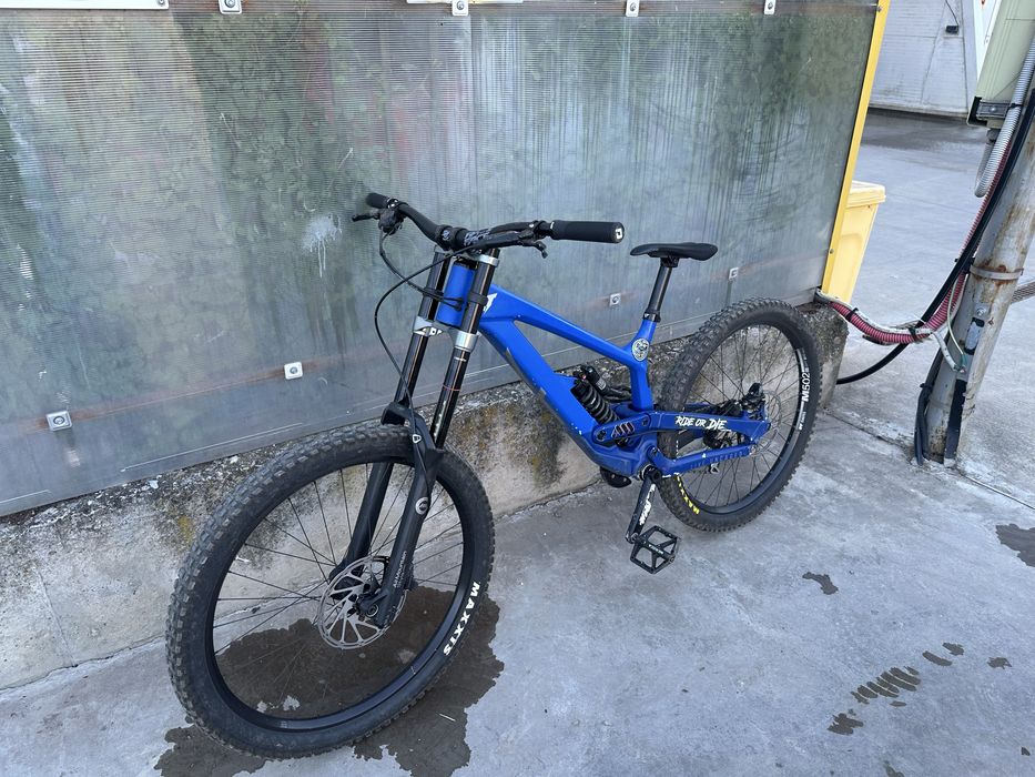 Yt tues 2020 L .