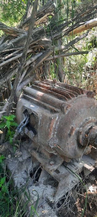 Dvigitel 37 kv 14 kv sotiladi