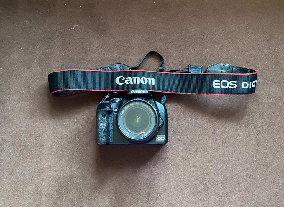 Продам  фотокамеру Canon EOS 450D