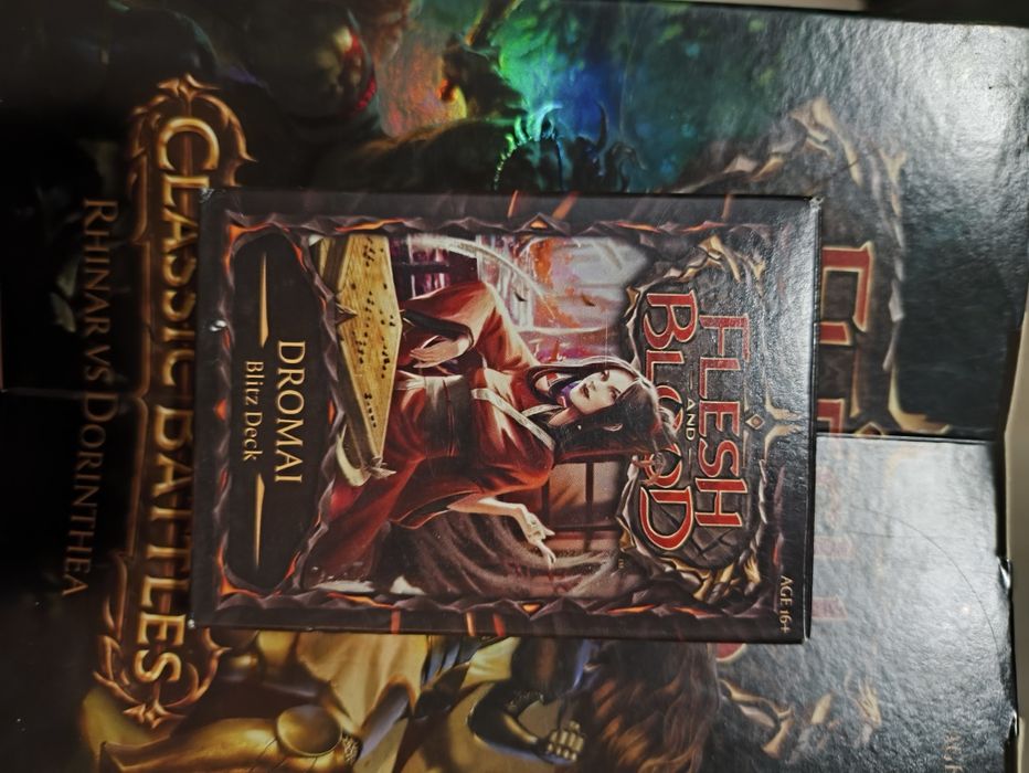 Flesh and Blood карти. 6 бр. Начални тестета за игра.