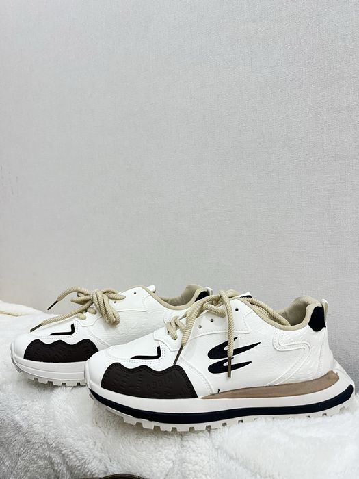 Кроссовка новая продается