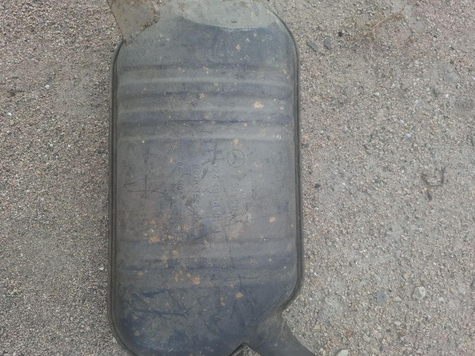 Продам глушитель мерседес 124