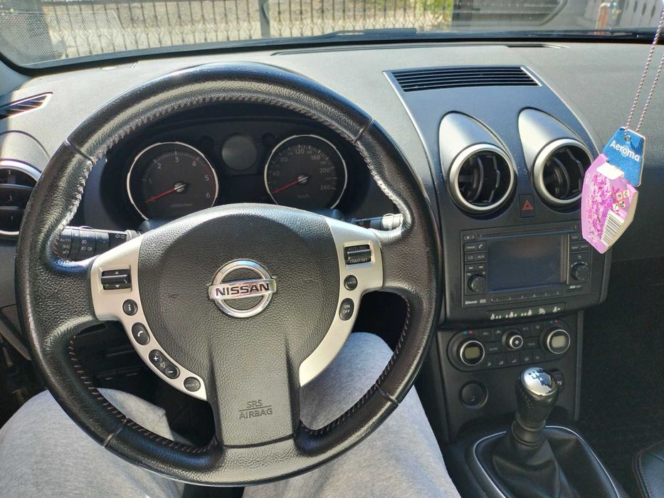 Vând Nissan Qashqai J 10 D motor 2.0, Violet