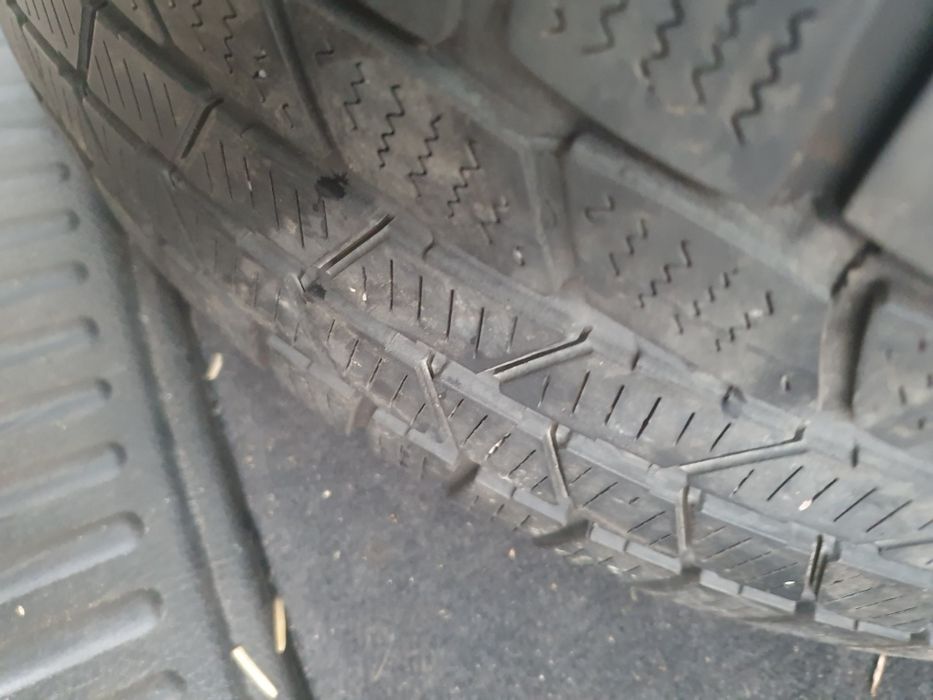 3 x anvelope iarna  215 55 17 Continental