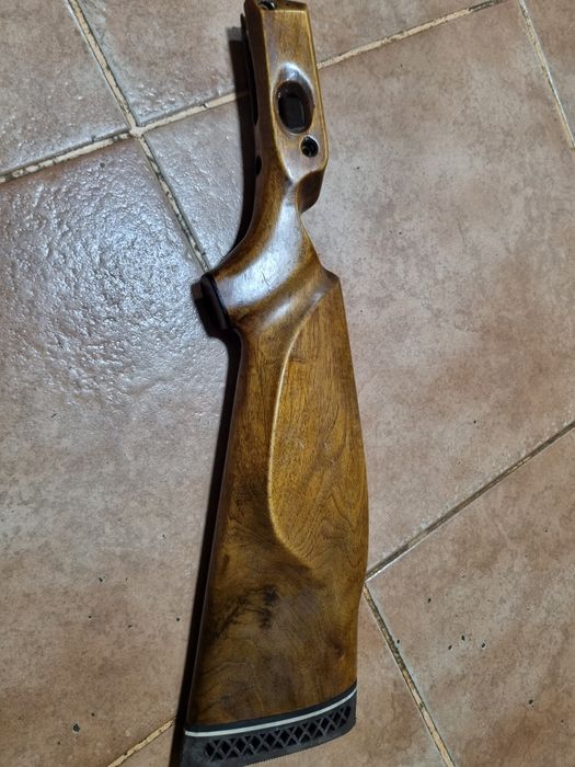 Vand pat-arma din lemn