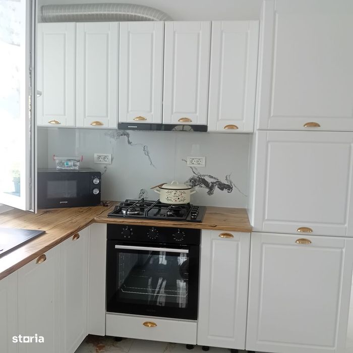 Casă cu 3 camere, curte și mansardă utilizabilă