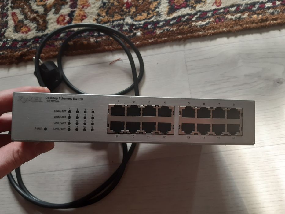 Модемы и свитчи.