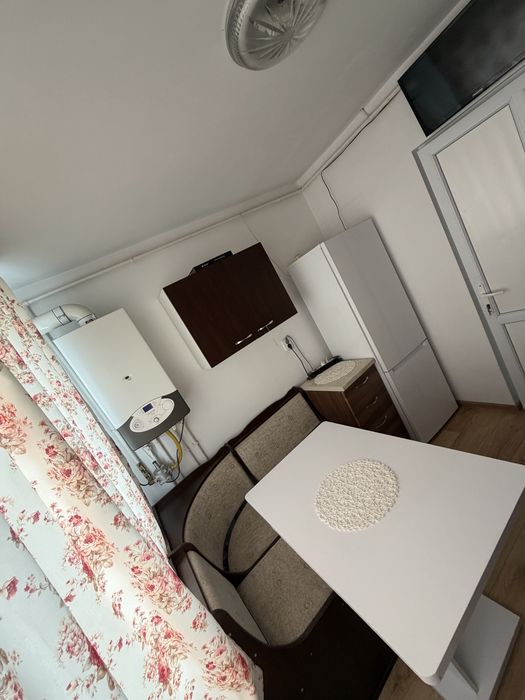se vinde apartament etaj4/4,complet mobilat si utilat