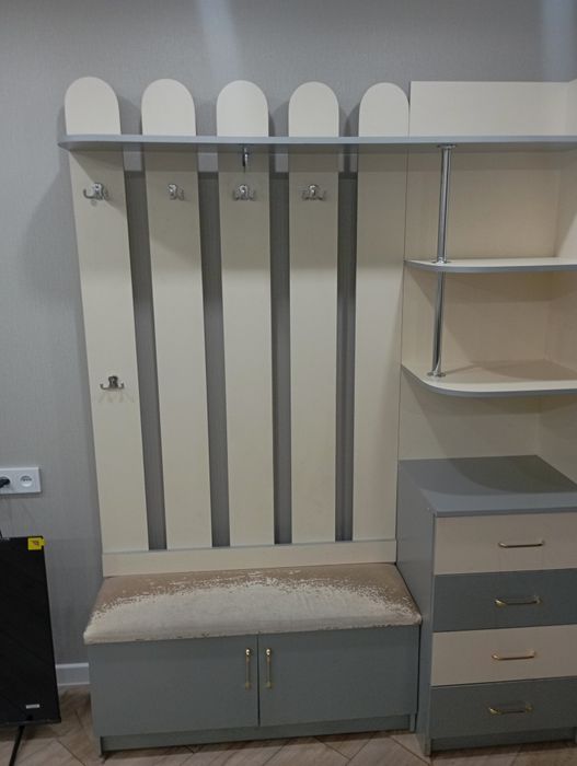 Продам прихожую б.у .