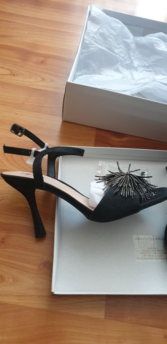 Sandale toc Dama NOI marimea 39 negre model deosebit ocazie petrecere