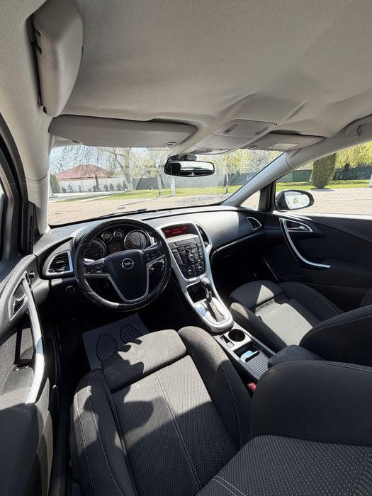 OPEL ASTRA j 1.6 benzina  clasic AUTOMATA AN 2012