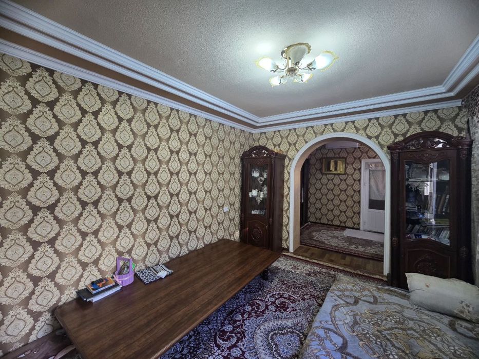 Yunusobod tumani  otchopar maxallasida  uy sotiladi 6 xona 3sotik