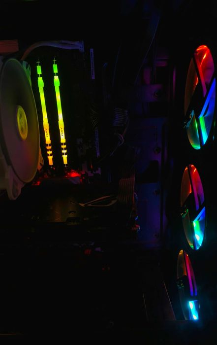 Геймърски мощен компютър