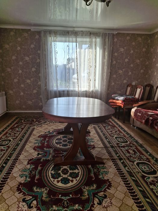 Продам стол со стульями б.у.