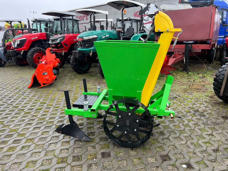 Utilaj de plantat cartofi pe un rand Taret nou Agramix