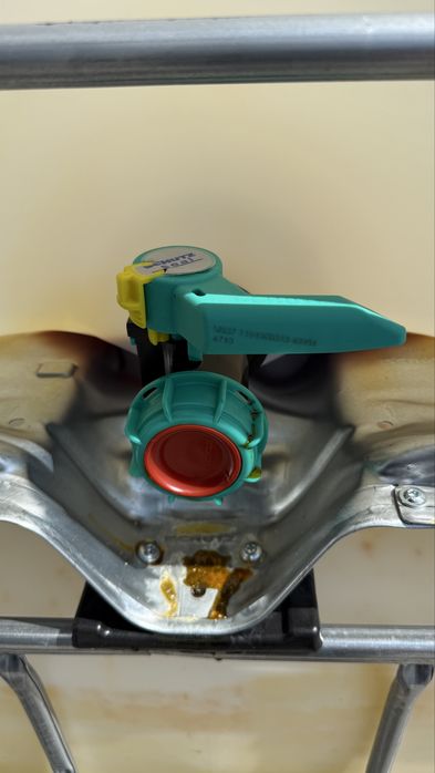 Se vând cuburi IBC de 1000 litri, utilizate o singură dată pentru soluții alimentare.