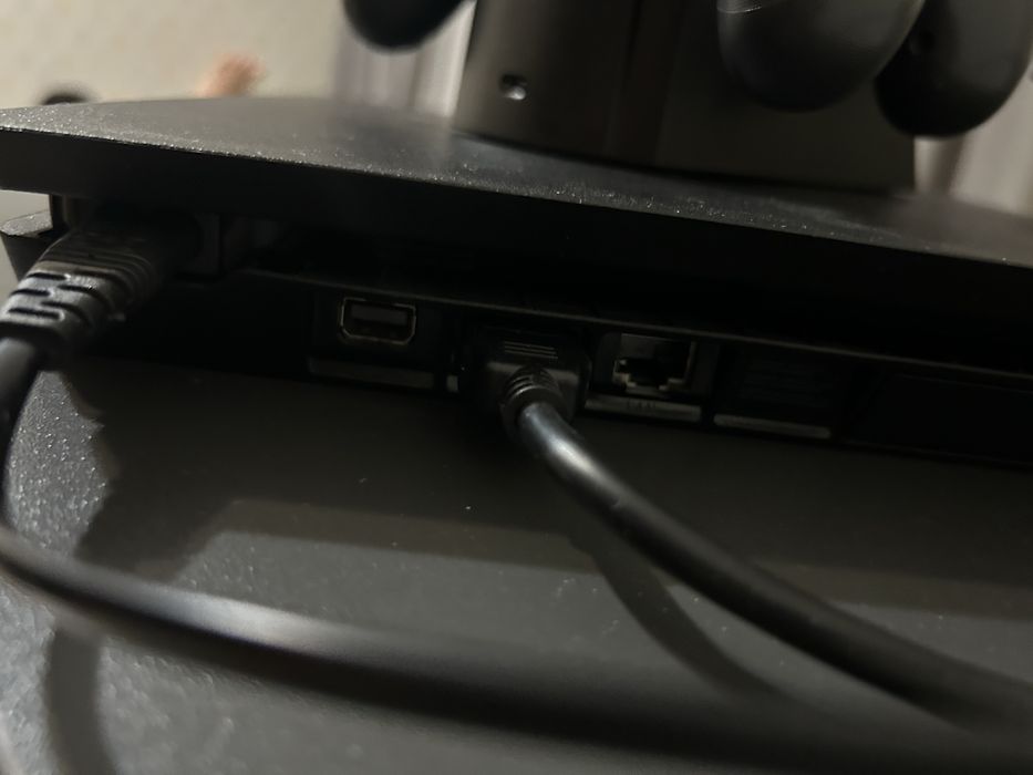 продам ps 4 slim 1tb 10/10
