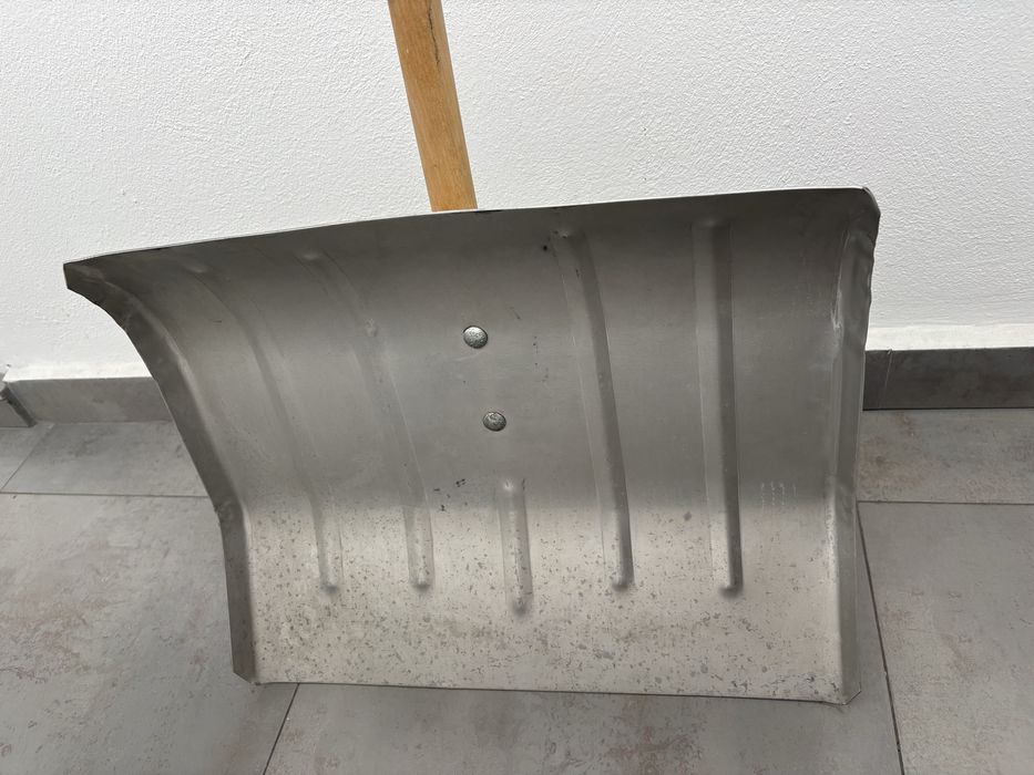Vand lopata mare de zapada de aluminiu si maner de lemn