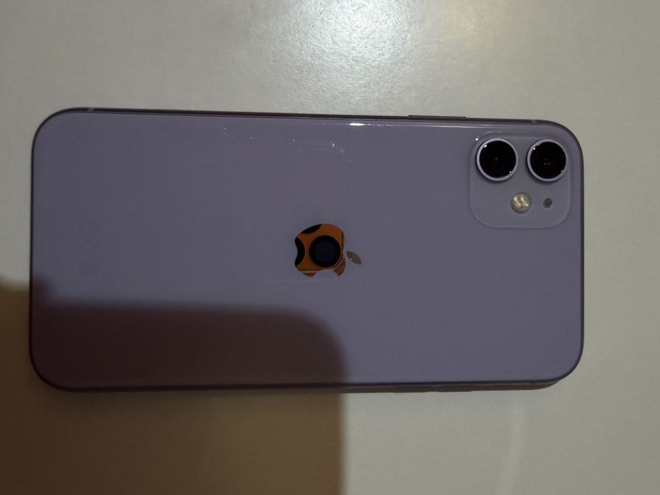 Vând iPhone 11 ,128 GB , culoare mov închis