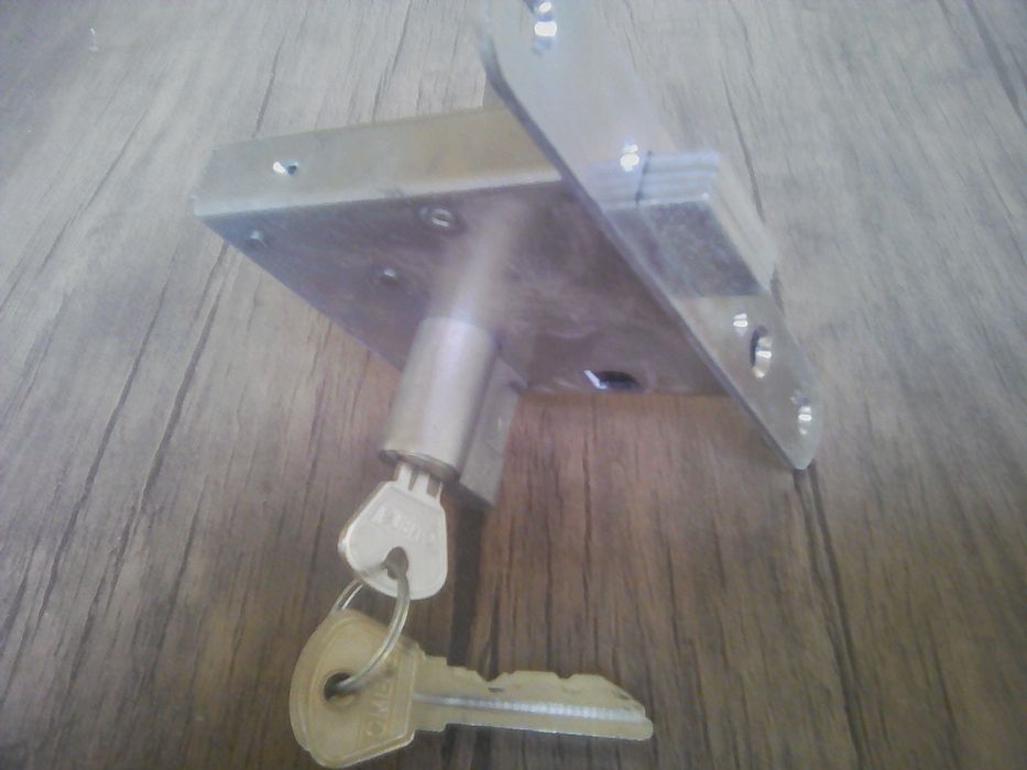 Замки для сейфа.