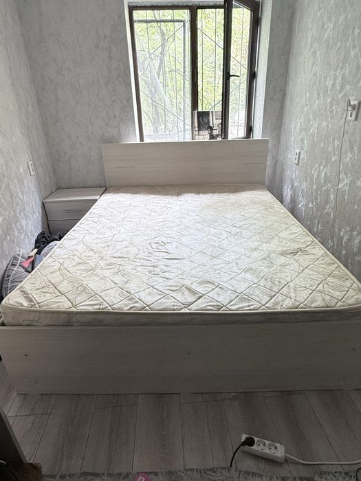 кровать двухспальная
