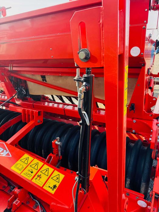 Semanatoare grau orz rapita soia Kuhn Combiliner pe Discuri + Freza an 2021 Monosem Gaspardo Amazone Vaderstad John Deere case claas new Holland Fiat