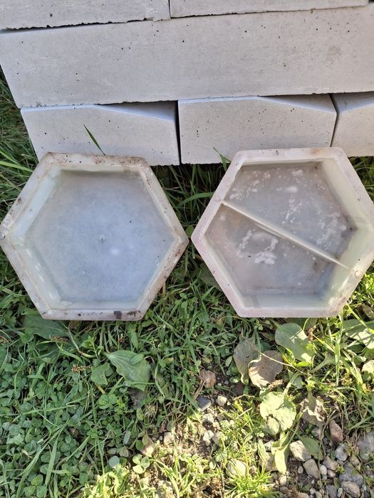 Продавам калъпи за бетонови изделия