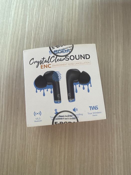 Căsti bluetooth pe bază de cristal