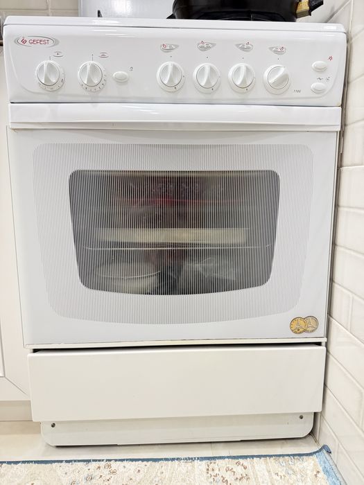 Продам б/у газовую плиту “Gefest»