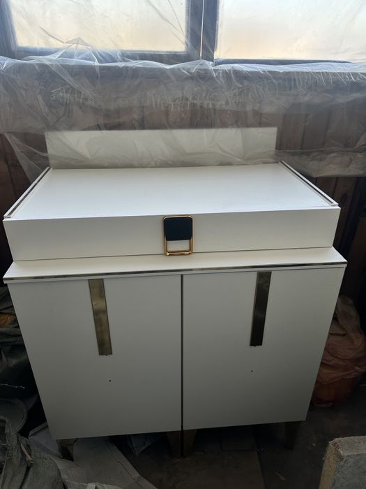 Продается комод и его зеркало