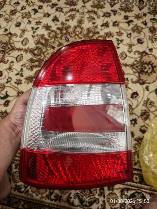 Задний левый плафон на Skoda Superb