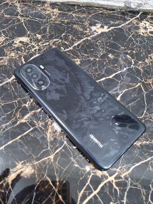 Продаю телефон Huawei Nova Y 70, память 4/64 Гб, в хорошем состоянии!