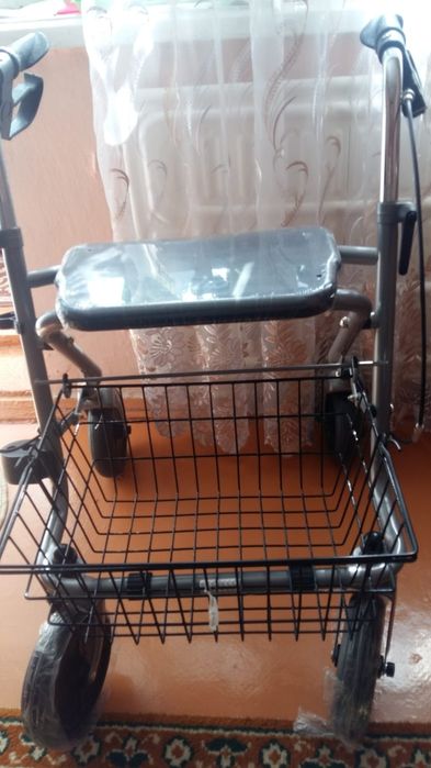 Ходунки - роллатор, для пожилых людей