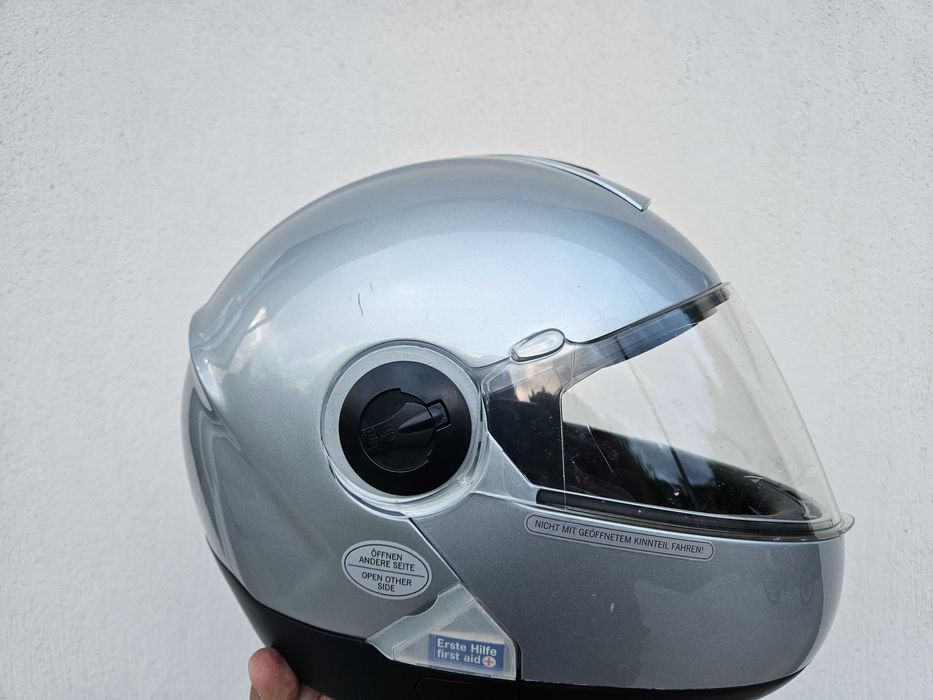 Каска Schuberth.