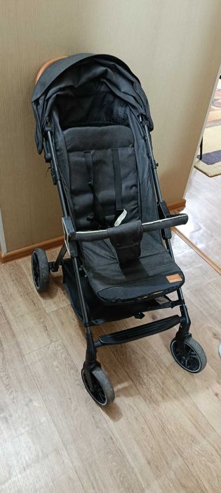 Продам прогулочную коляску