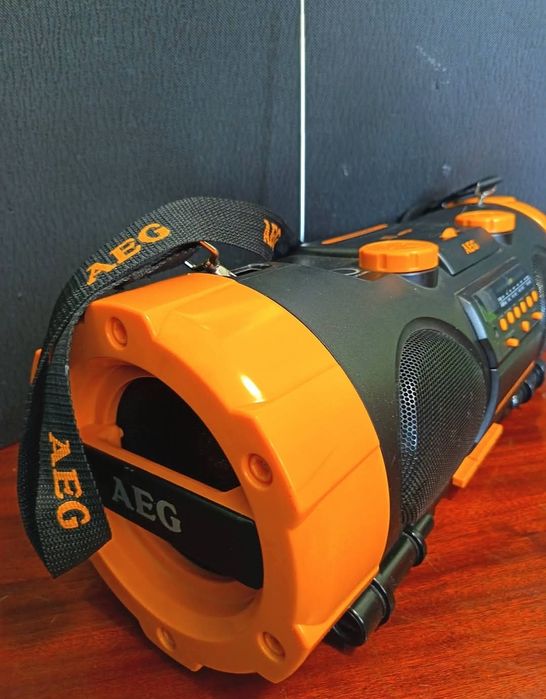 Boombox AEG, detalii pe fotografii