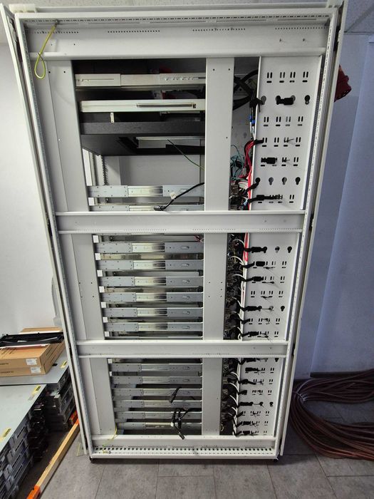 Rittal TS IT Pro 48U сървърен rack шкаф 48U0600W1200D