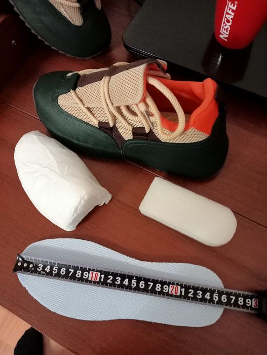 Кроссовки новые в упаковке