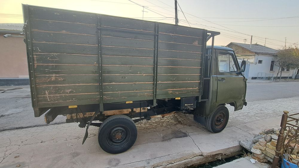 Uaz 3303 yili 1998 sotiladi