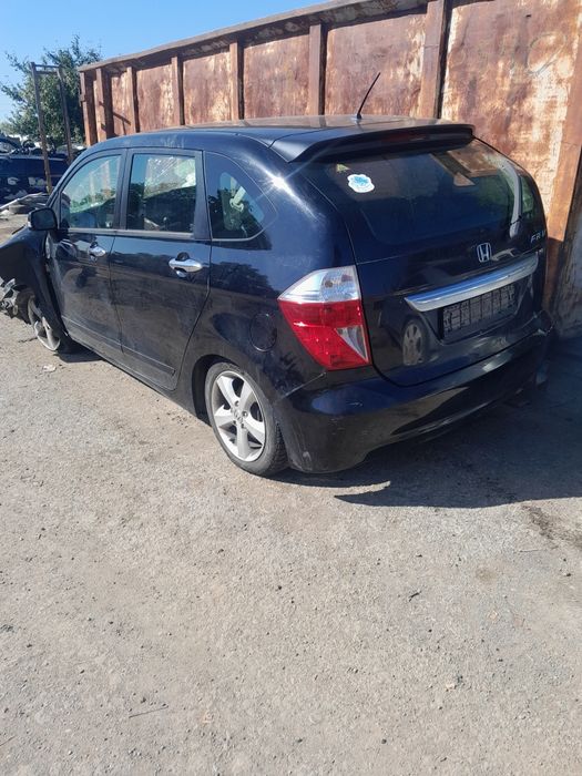 Продавам Хонда фрв на части