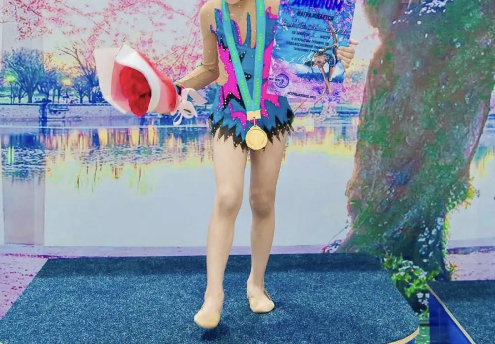 Продам купальник для гимнастики