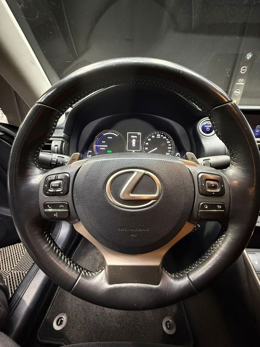 Vând Lexus IS 300