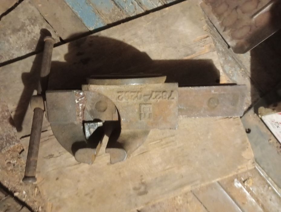 тиски  советские