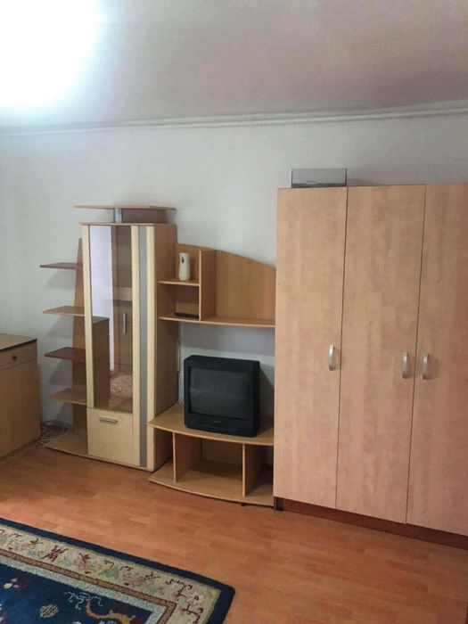 Inchiriez garsoniera