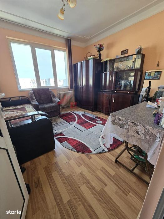 Alexandru cel Bun, 3 camere decomandat, geam la baie, liber